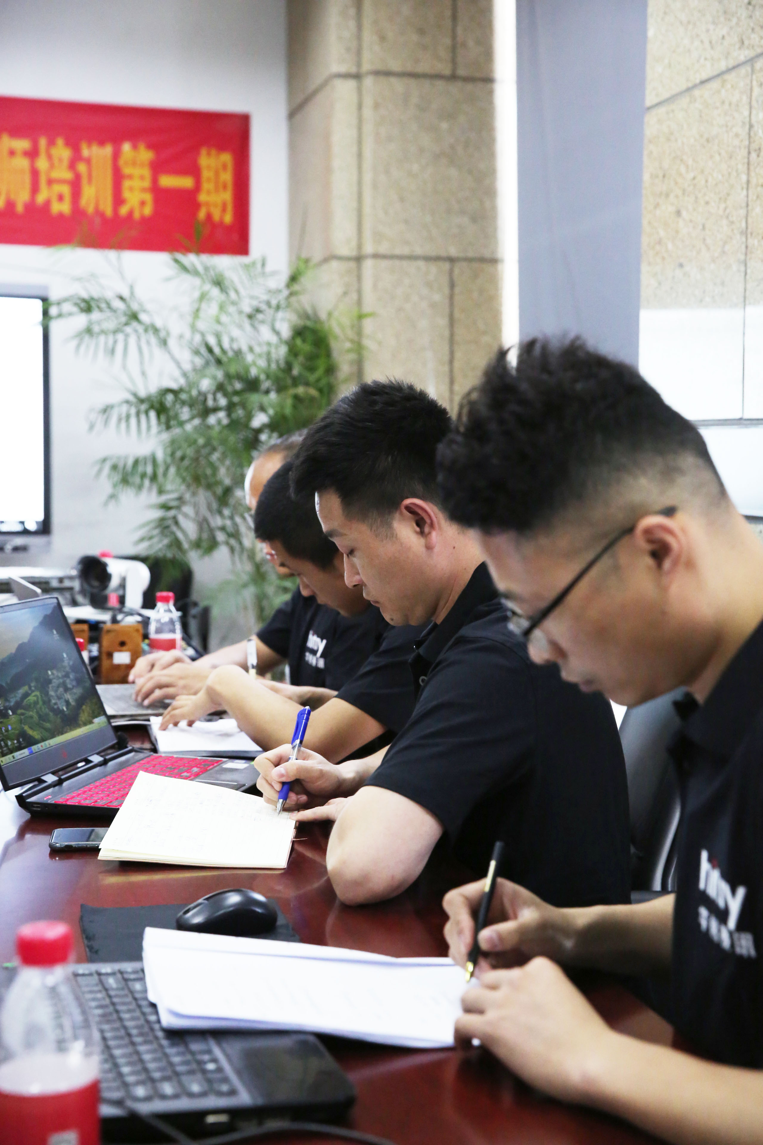 image 1d6a68837ad9b3d1.jpg